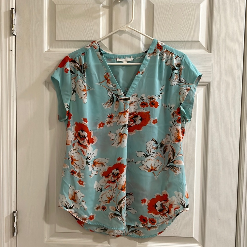 Floral shirt sleeve shirt